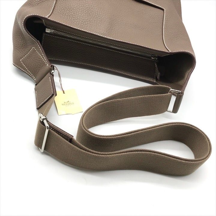 展示品 HERMES エルメス グッドニュース GM トリヨンクレマス SV金具 ショルダー バッグ エトゥープ a3743 HERMES（エルメス） バッグ レディース メンズ グッドニュース GM