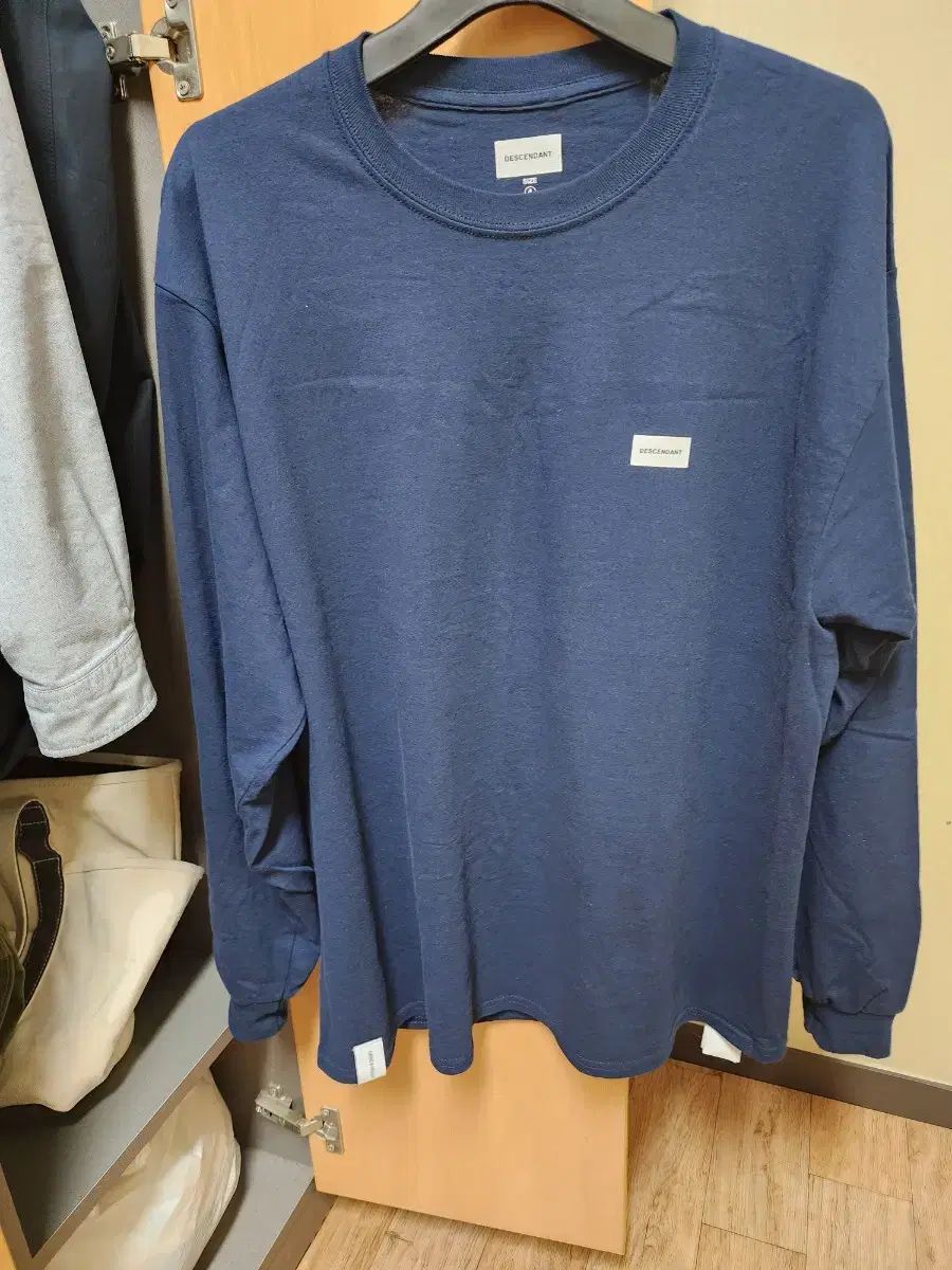 ディセンダント 長袖 ロングスリーブ ロゴ プリント 長袖 Tシャツ ネイビー 4