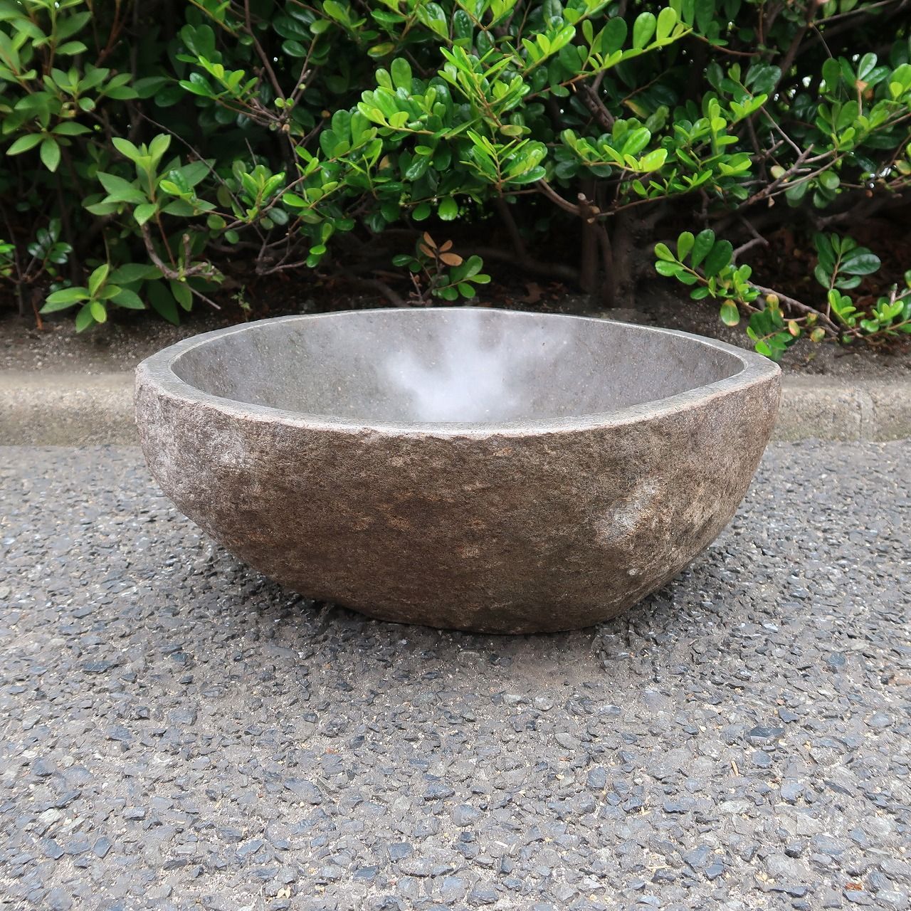 つくばい 睡蓮鉢
