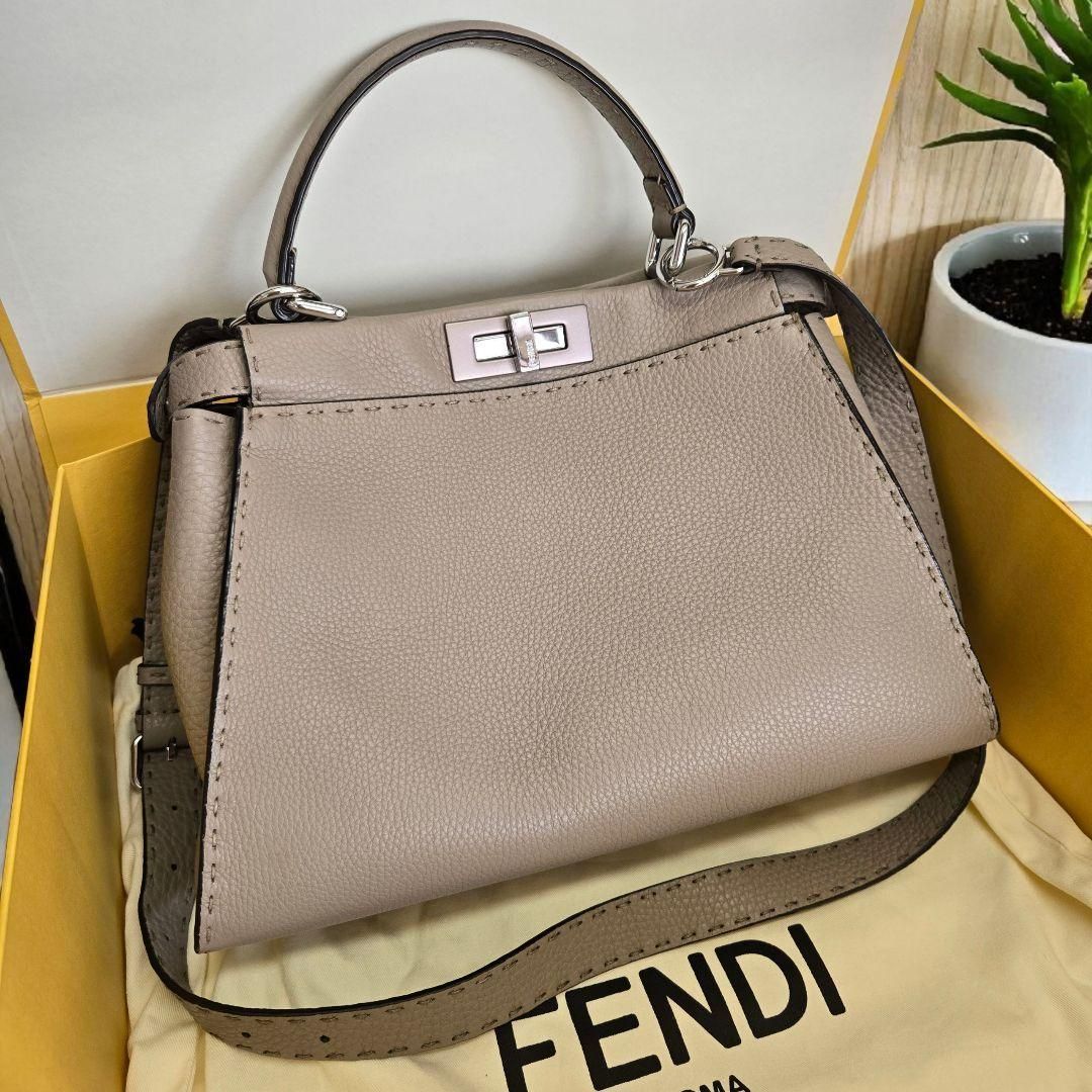 ほぼ♥ フェンディ ピーカブー レギュラー セレリア ハンドバッグ ショルダーバッグ グレージュ 8BN290