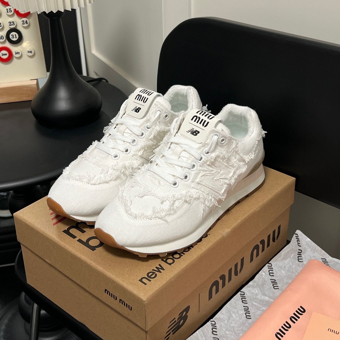 Miumiu x New Balance 574コラボモデルNBレトロスニーカー おんなくつ 新品未使用 - メルカリ