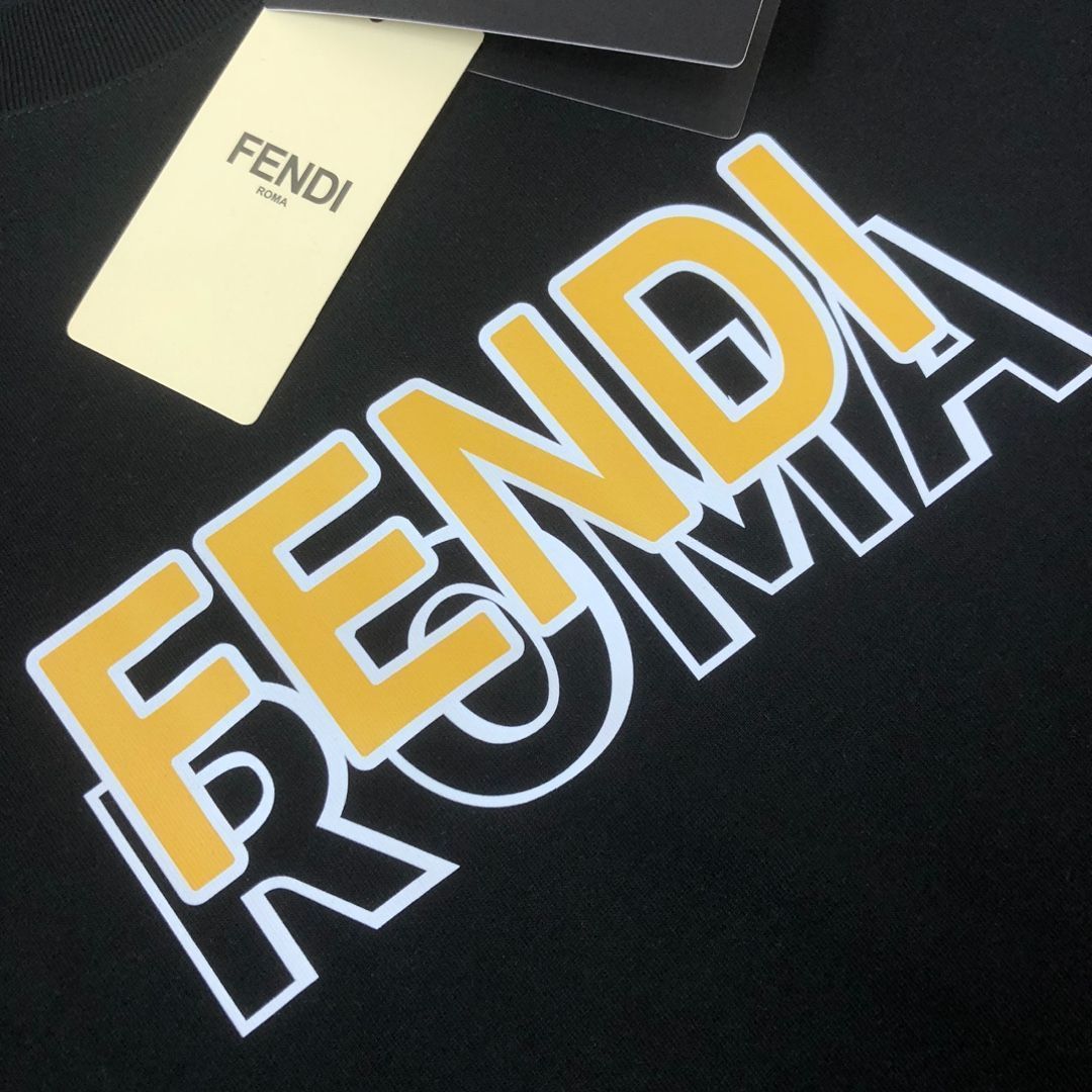 関税込★VIP価格【FENDI】ジップディテール クルーネックTシャツ 本日限定特価】FENDI クルーネックTシャツ - 高品質コットンで