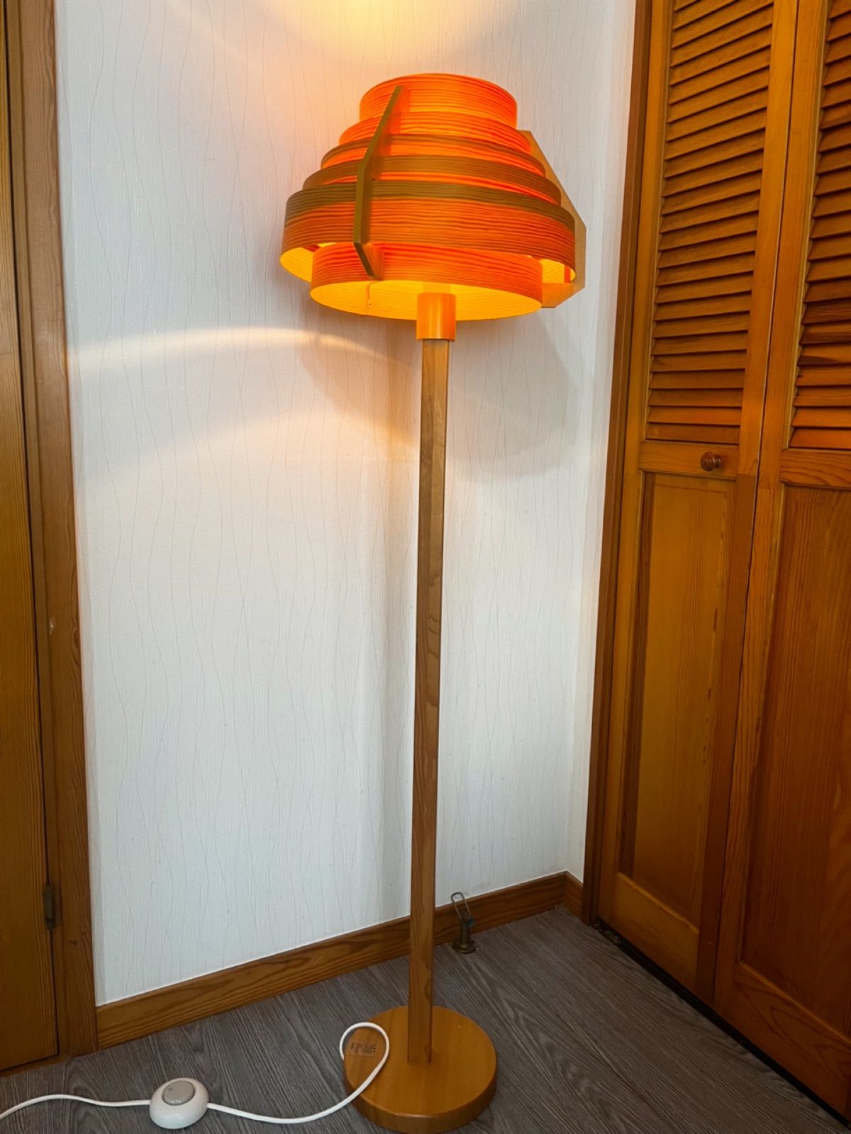 取付無料！ヤマギワ ヤコブソンランプ パイン材 北欧風ナチュラルフロアライト✨ 取付無料！ヤマギワ ヤコブソンランプ パイン材 北欧風