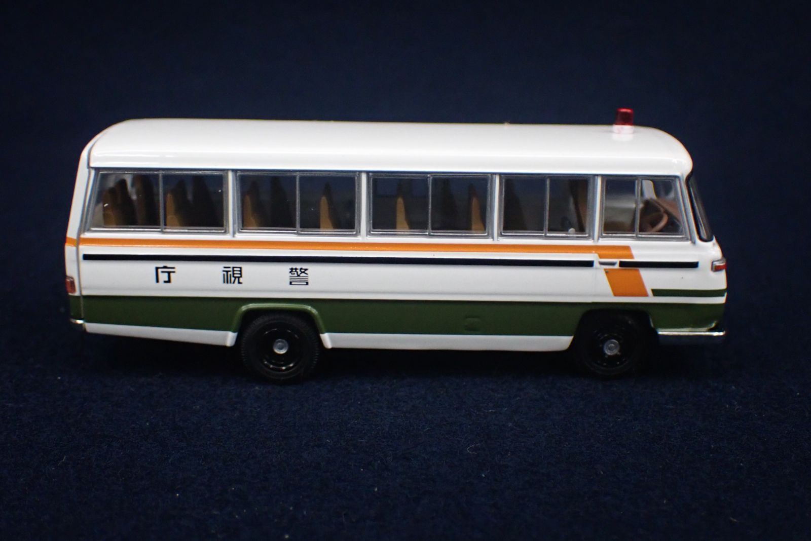 トミカ LV-N52b ニッサン シビリアン 移動検問車