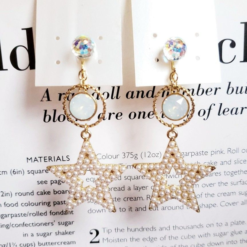 ラタン　ネイビー　ボタン　ピアス　イヤリング　リボン　ヴィンテージ　大ぶり　花 ビンテージボタンとお花リボンのイヤリング ラタン ネイビー ボタン