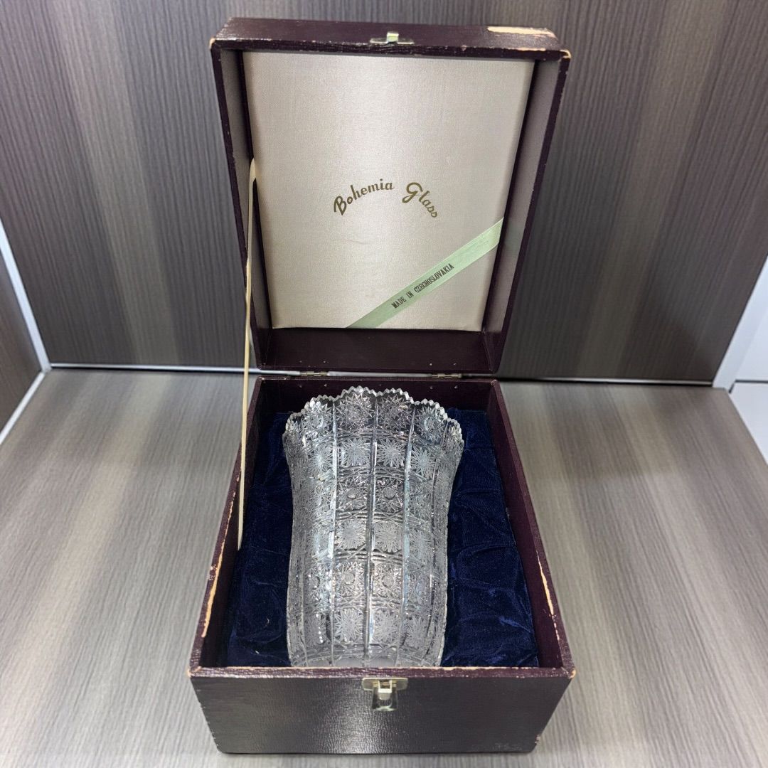 ボヘミアグラス 花瓶 オブジェ 500PKカット 共箱 フラワーベース 傑作品
