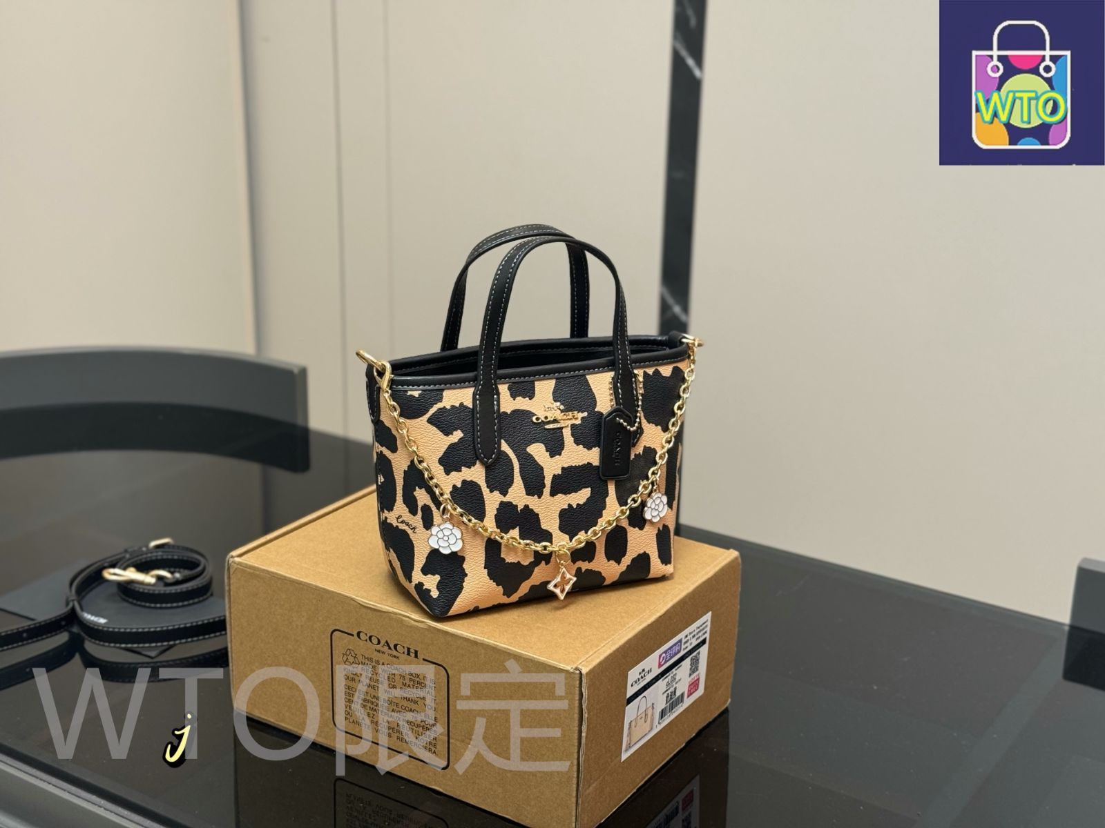 今日特価】Coach コーチ ミニトートバッグ 全面新発売の愛らしい