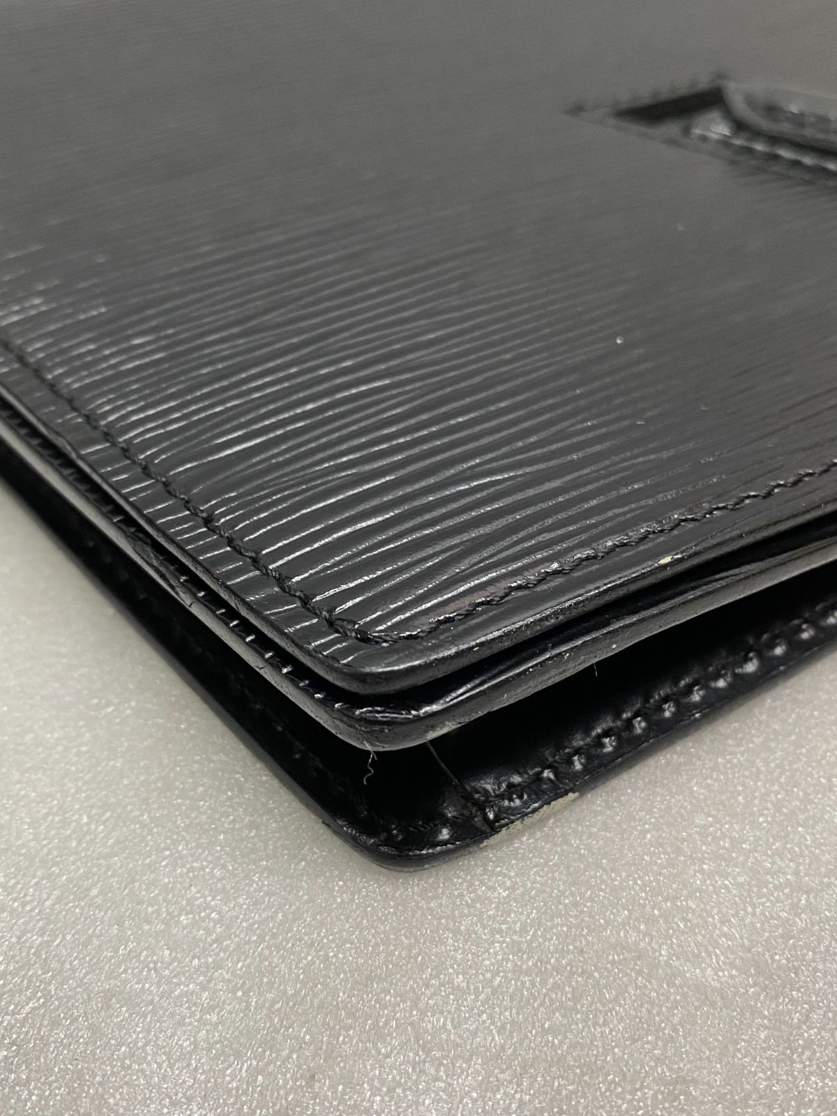 ○LOUISVUITTONルイヴィトン エピ トラペーズ クラッチバッグ M80165