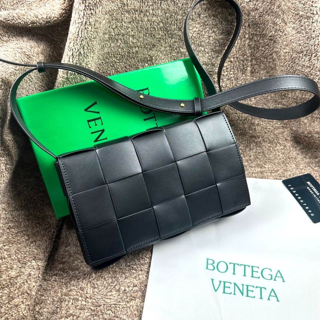 極美品✨BOTTEGA VENETA カセット ショルダーバッグ - メルカリ