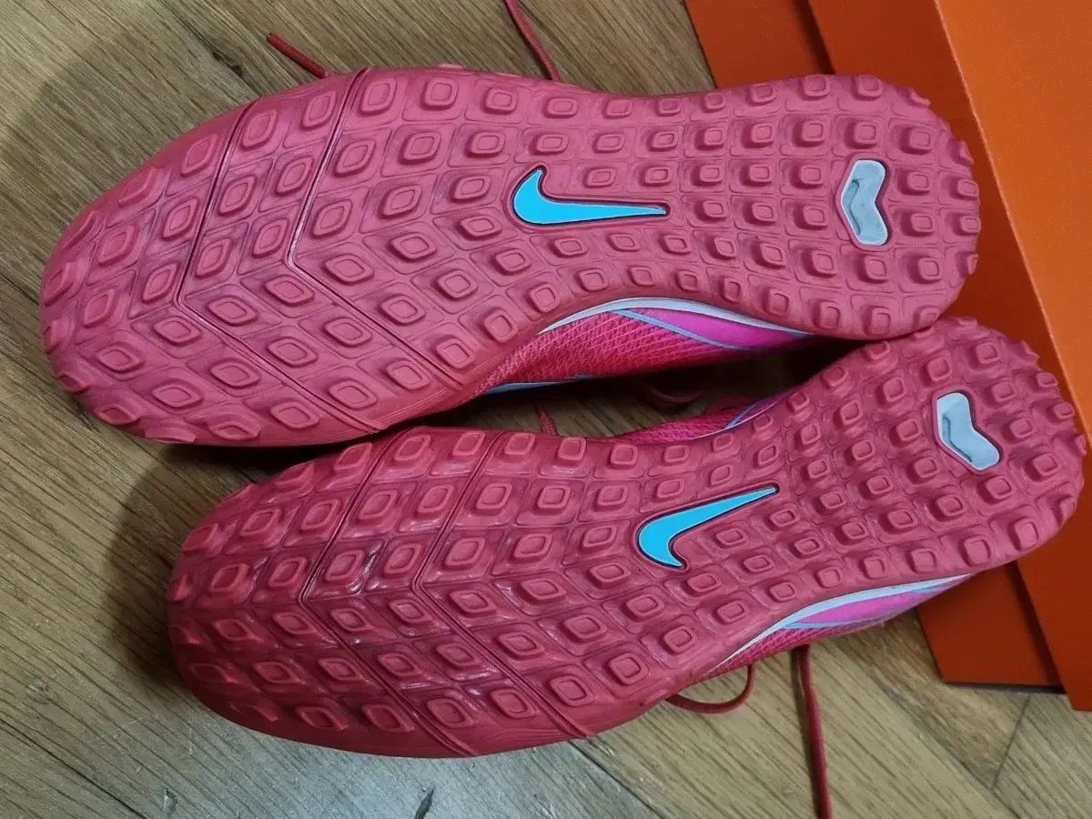 255 NIKE(ナイキ) ズーム マーキュリアル Vapor (ヴェイパー) 16