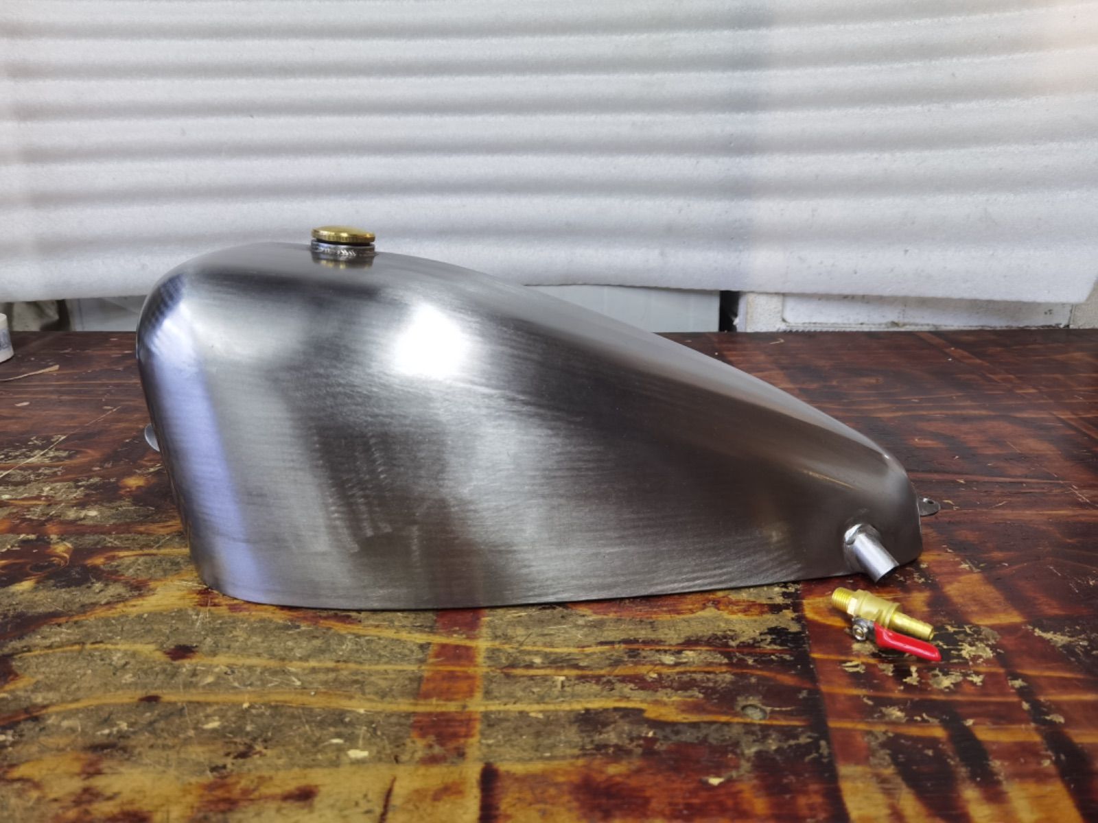 T-66　汎用品　９L ハーレー用　Harley　バナナタンク　ガスタンク　アメリカン　カスタム　タンク製作工房