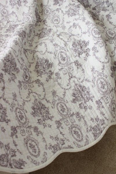 キルトカバー キルトラグ マルチキルト トワルドジュイ ローズ 140×200 バラ柄 ソファカバー キルティングスロー キルティング マルチカバー キルティングラグ 敷物 布製 フレンチカントリー シャビーシック 綿100％ コットン 洗濯 MARWIL-DEMENAGEMENTS_CH