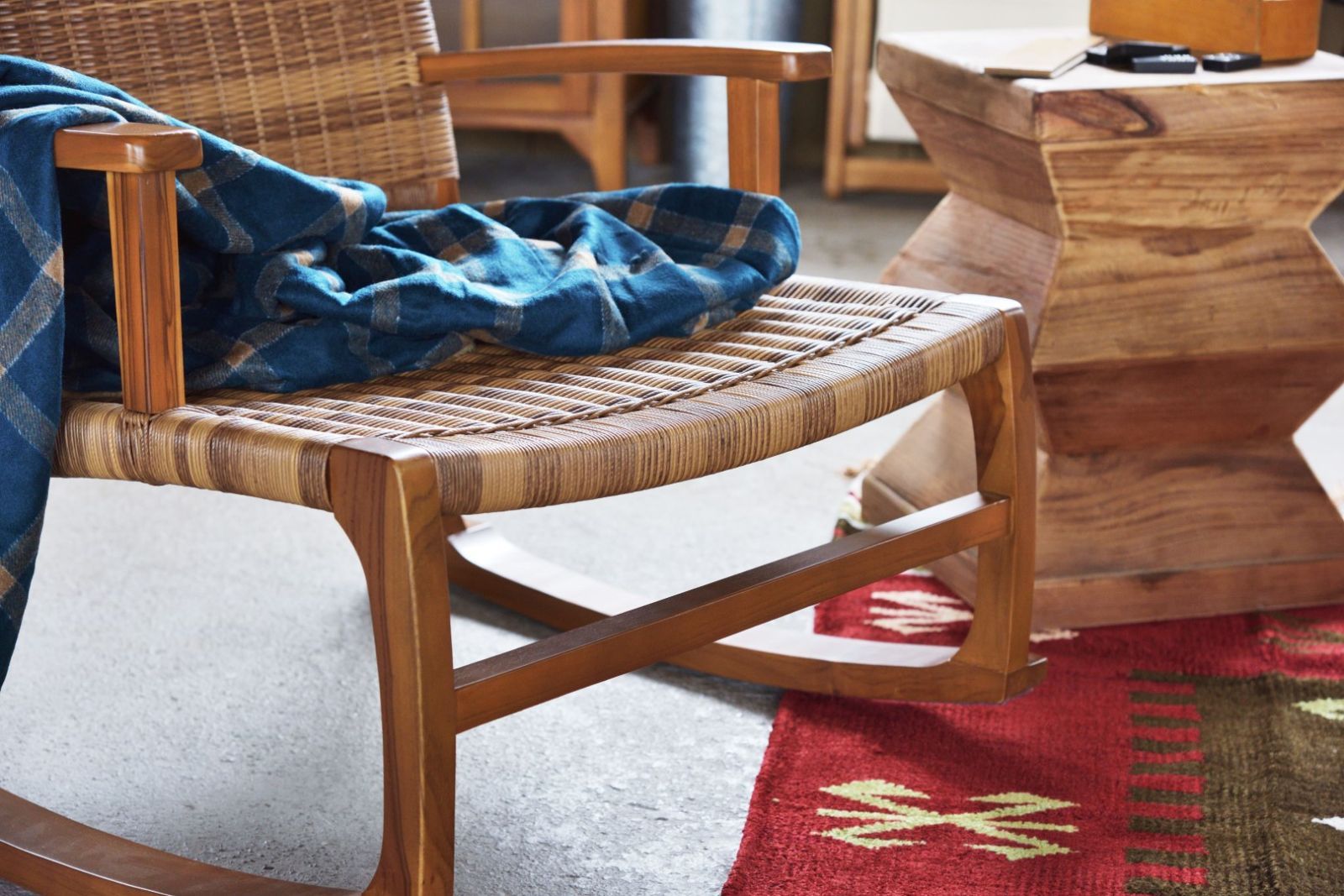 ロッキングチェア 天然木(チーク) 天然ラタン(籐製) スチール脚 - メルカリ