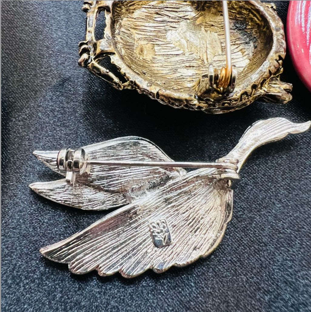 レディース アクセサリー　ネックレス、ペンダント、ブローチ　(真珠・シェル・サンゴなどあり) 色々 約2Kg ネックレス ペンダント レディースアクセサリー アクセサリー