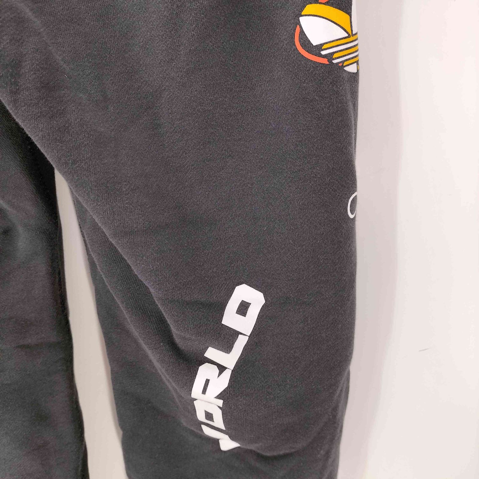 アディダス adidas トレフォイル ロゴ ALL AROUND THE WORLD