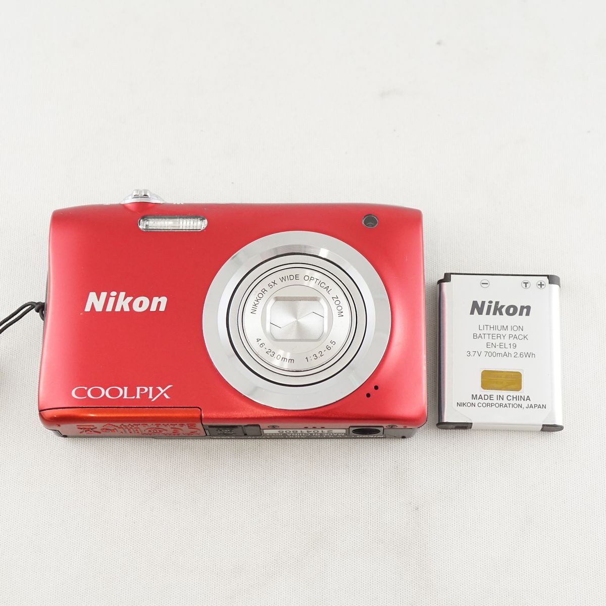 Nikon COOLPIX A100 USED美品 デジタルカメラ 本体+バッテリー 2005万