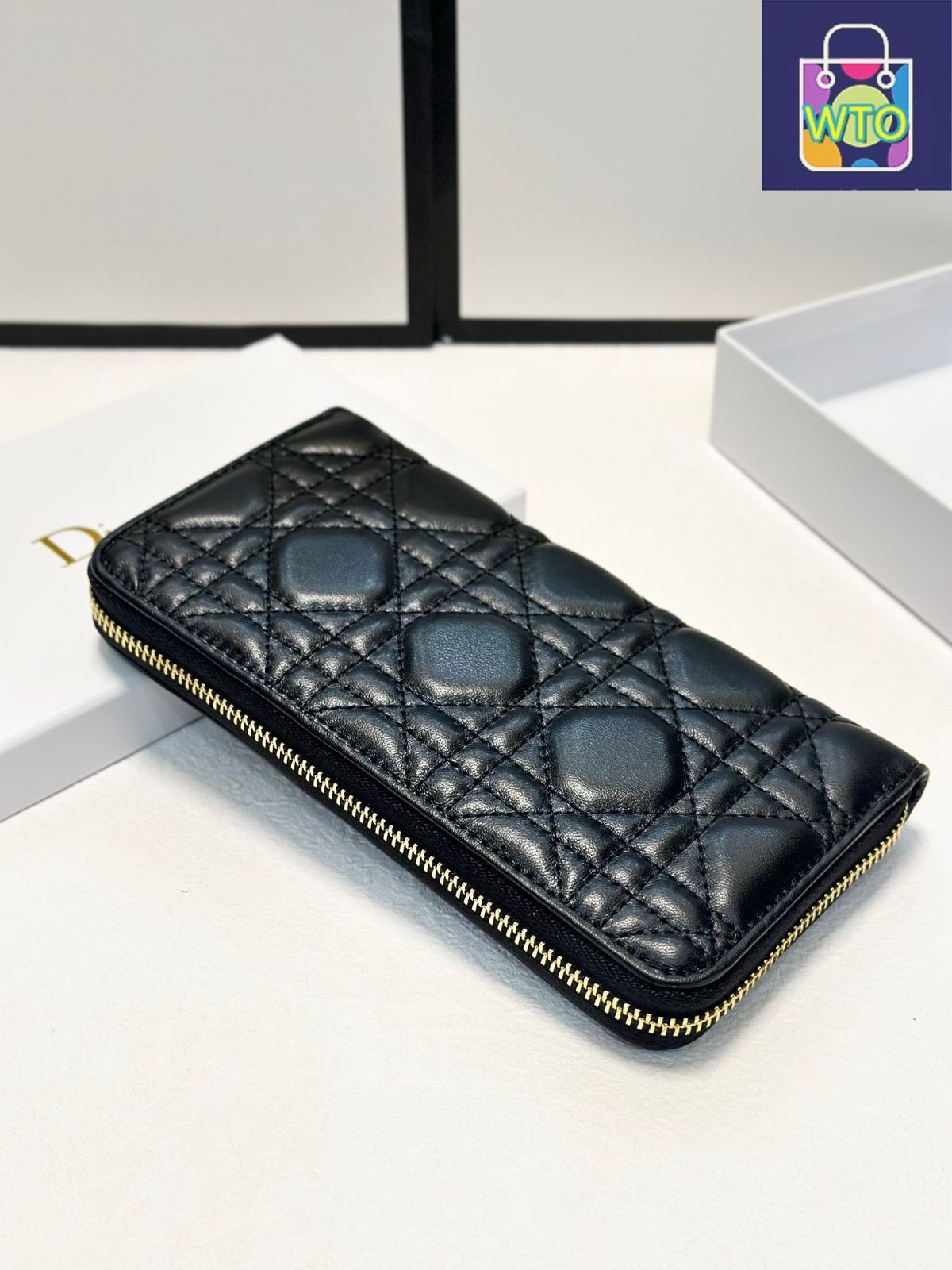 今日 DIOR 最新モデル 人気爆発 送料無料で今の在庫は な価格です