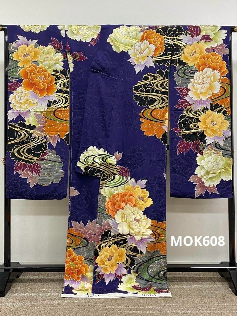 振袖 仮絵羽 刺繍 銀彩 紋意匠 洋花 大輪 モダン 正絹 未仕立て品 八掛付き 振袖 仮絵羽 銀通し 刺繍 金彩 紋意匠 牡丹 薔薇 正絹 未仕立て品 八掛