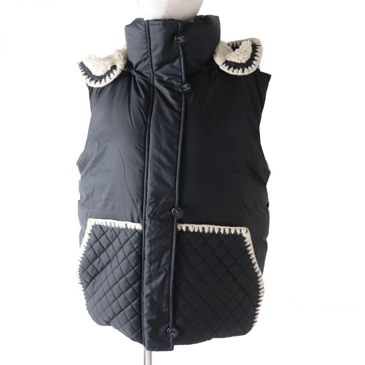 Chanel シャネル　ダウン　ベスト　2way Chanel シャネルダウンベスト2way
