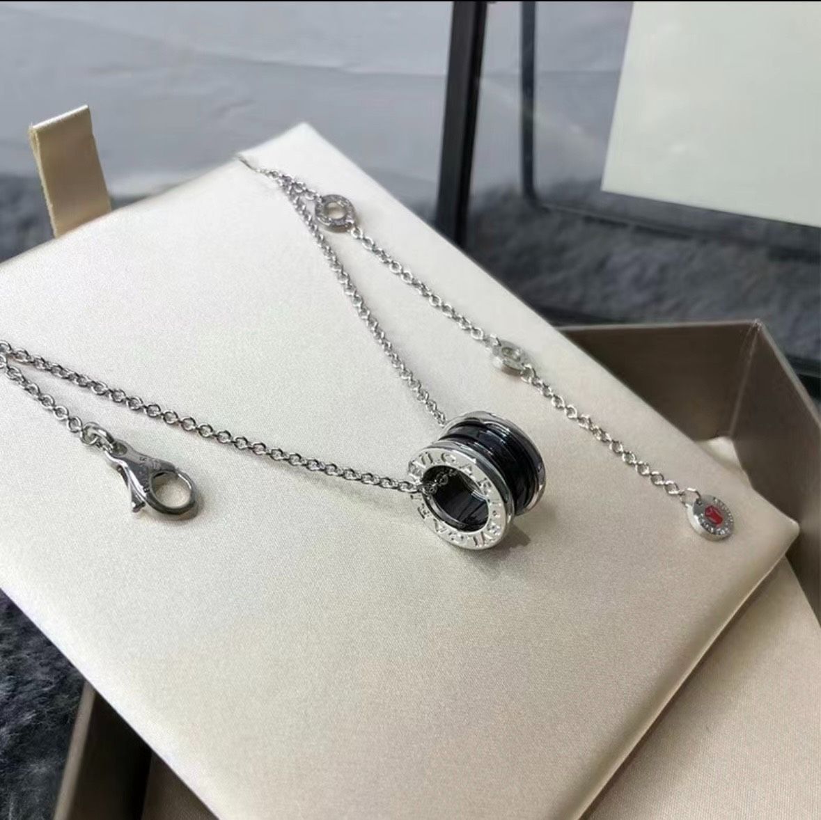 人気商品☘️】BVLGARI セーブ・ザ・チルドレン ネックレス Ag925 & セラミック ネックレス 男女兼用 113824 - メルカリ