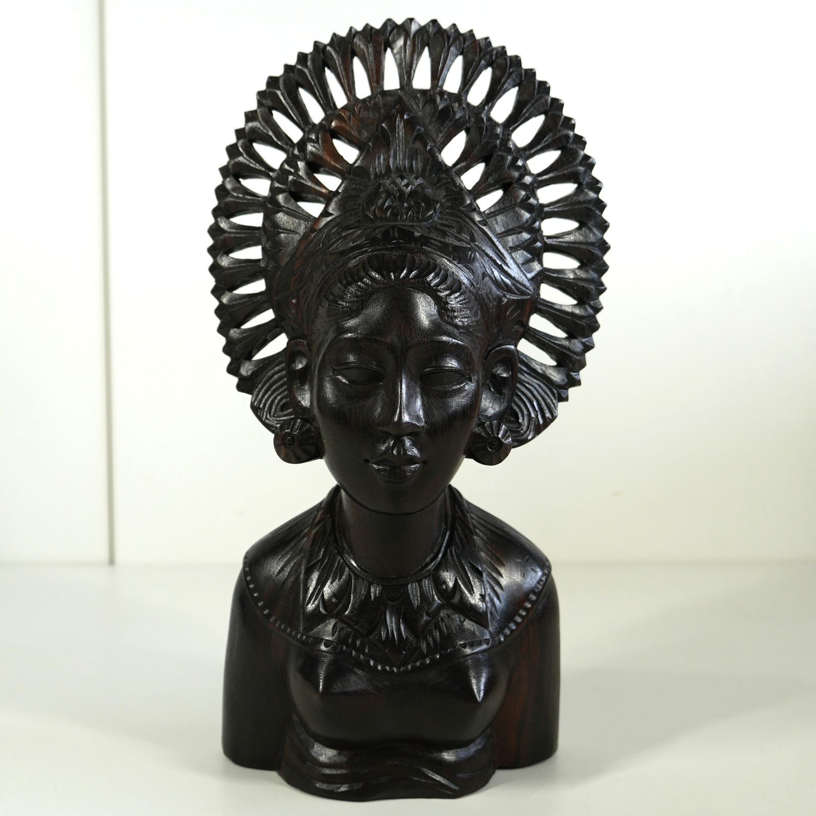 バリ島女神像 木製彫刻像 約30cm木製彫刻 バリ島木彫り女神像 - メルカリ