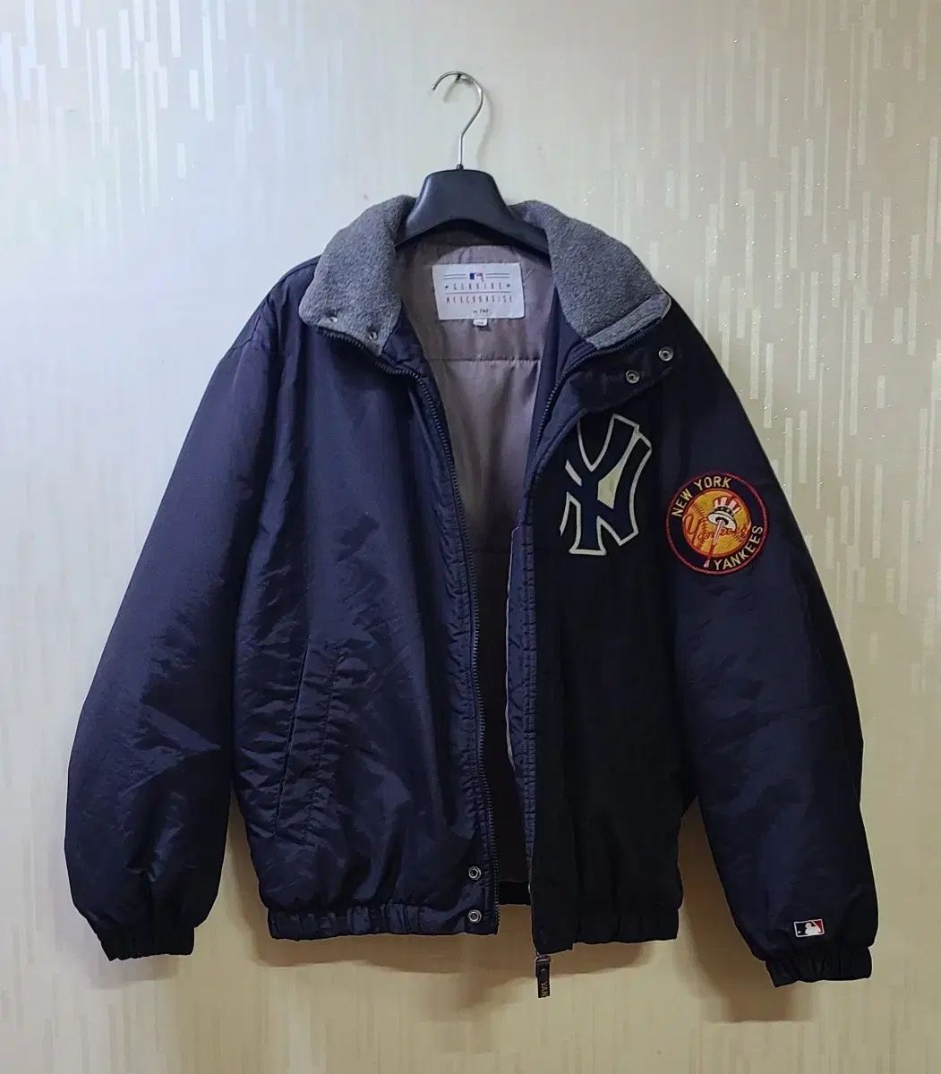 ニューヨーク ヤンキース ダウン アウター サイズ 100 ネイビー