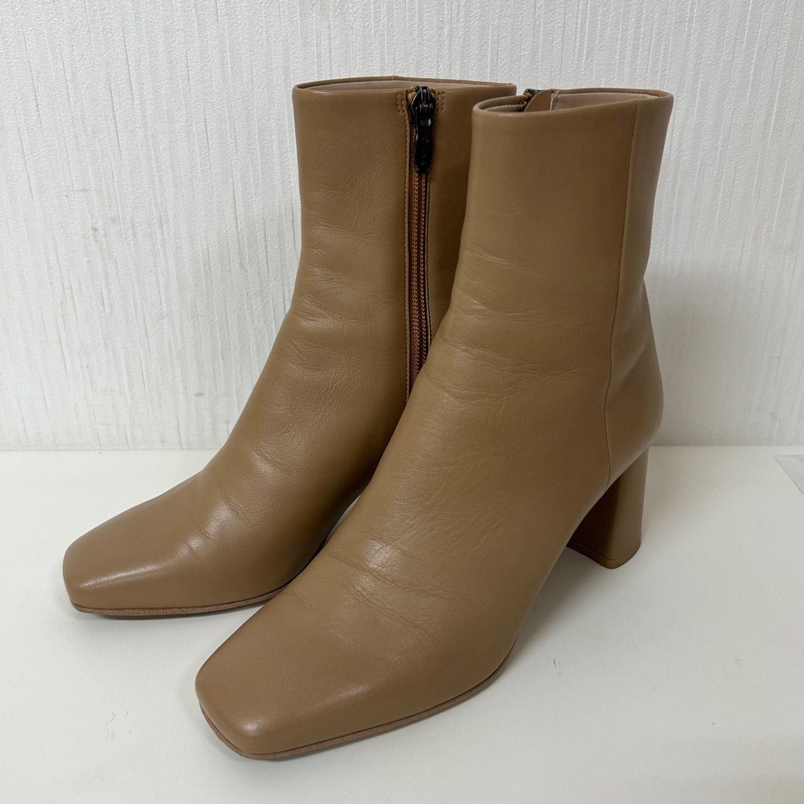 DIANA ベージュショートブーツ DIANA ダイアナ ショートブーツ レザーブーツ ベージュ - メルカリ