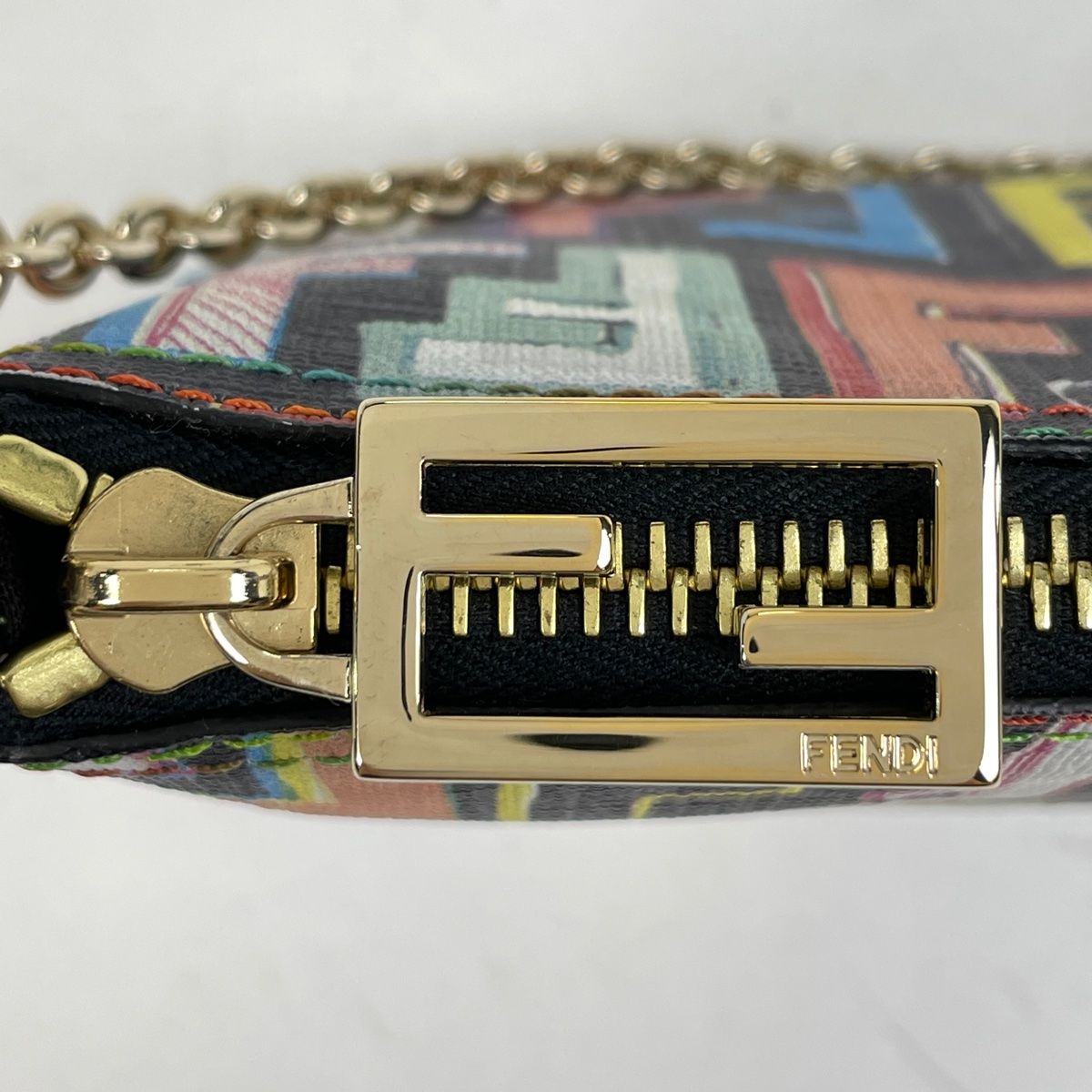 フェンディ FENDI ズッカ柄 チェーン ポーチ ハンドバッグ