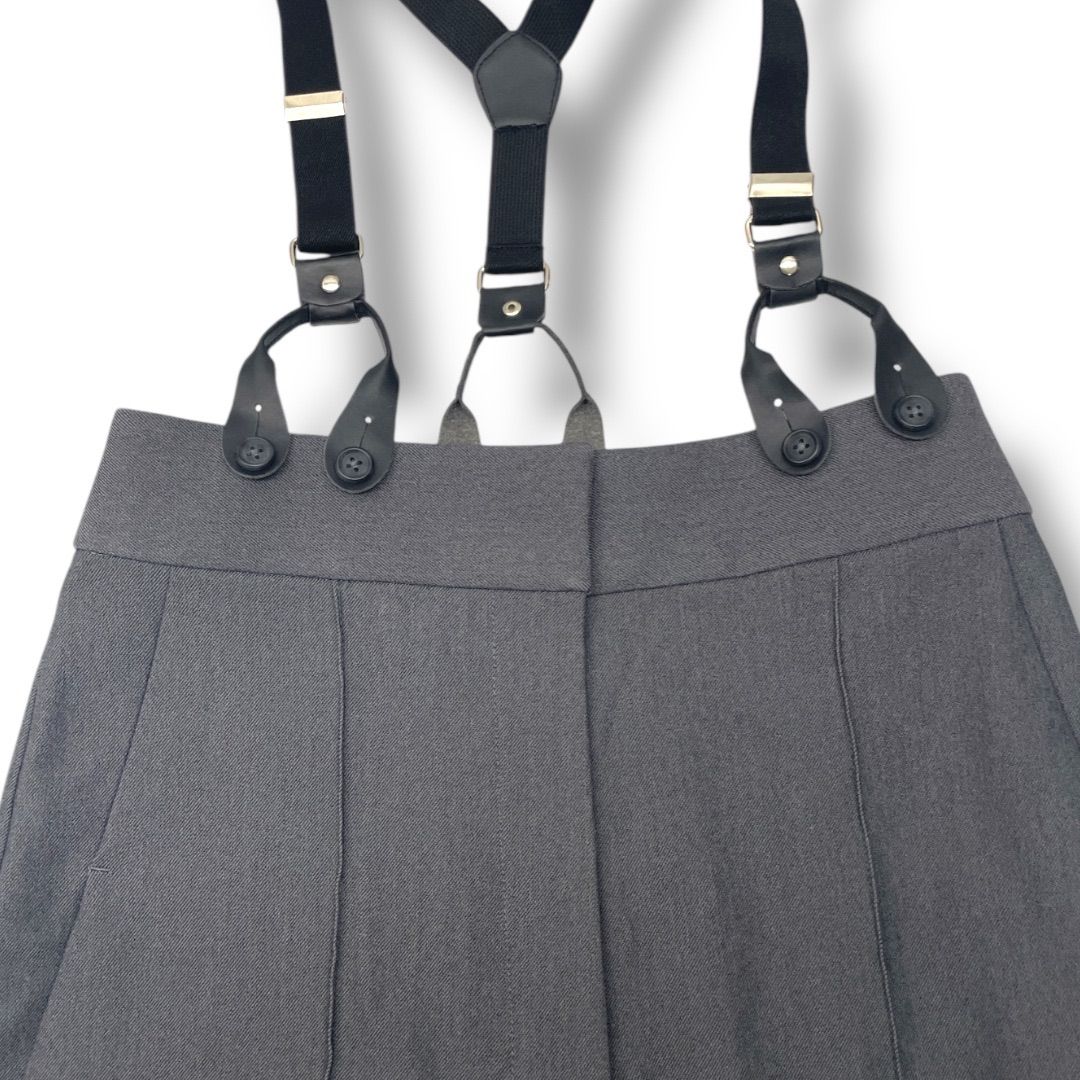 グレー