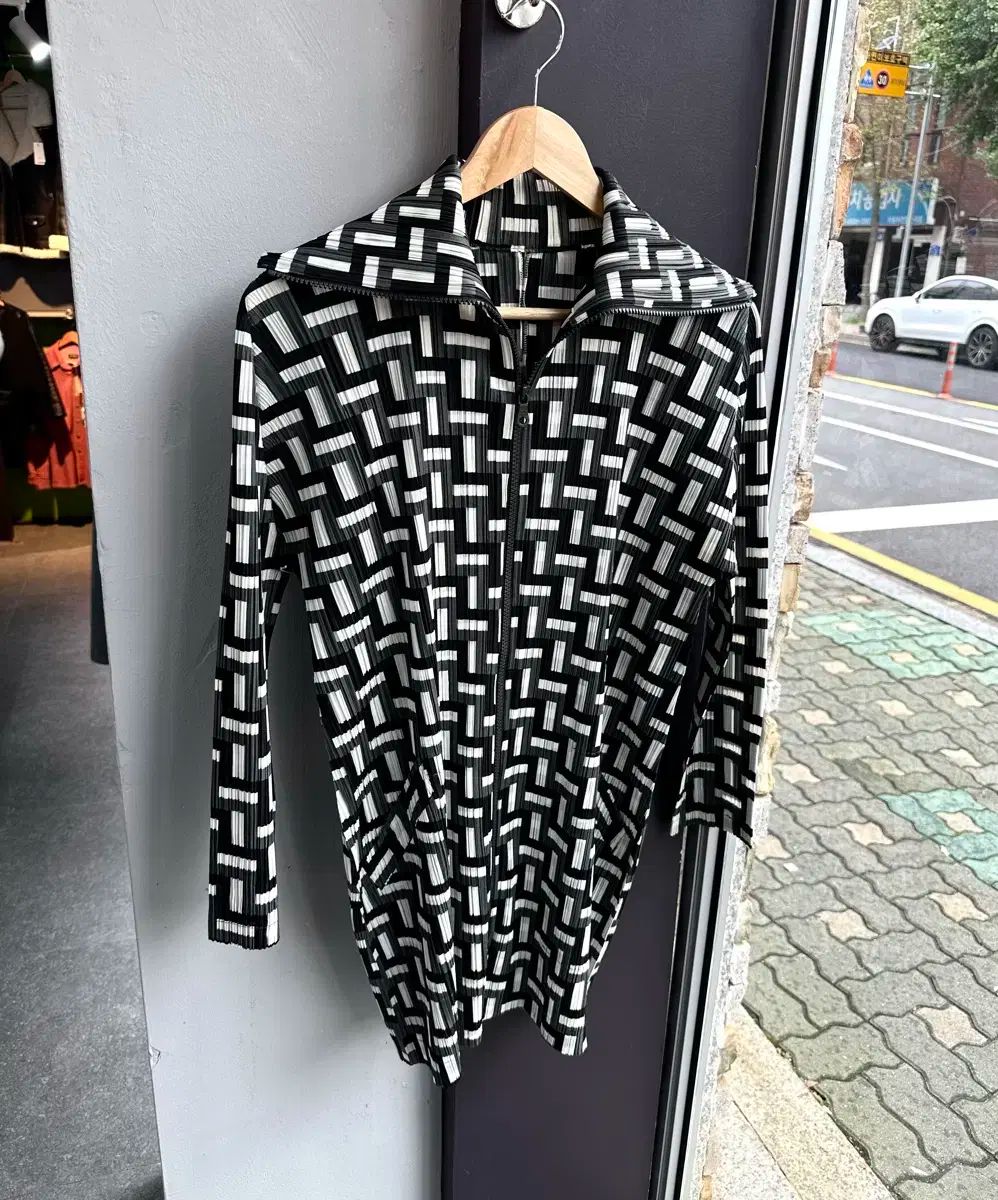 3 ISSEY MIYAKE イッセイミヤケ プリーツ プリーズ Geometry ジップアップ