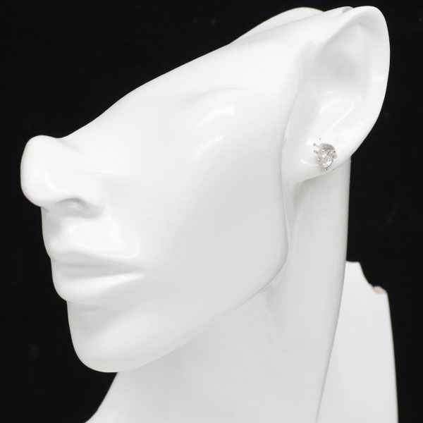 ピアス 1.042ct