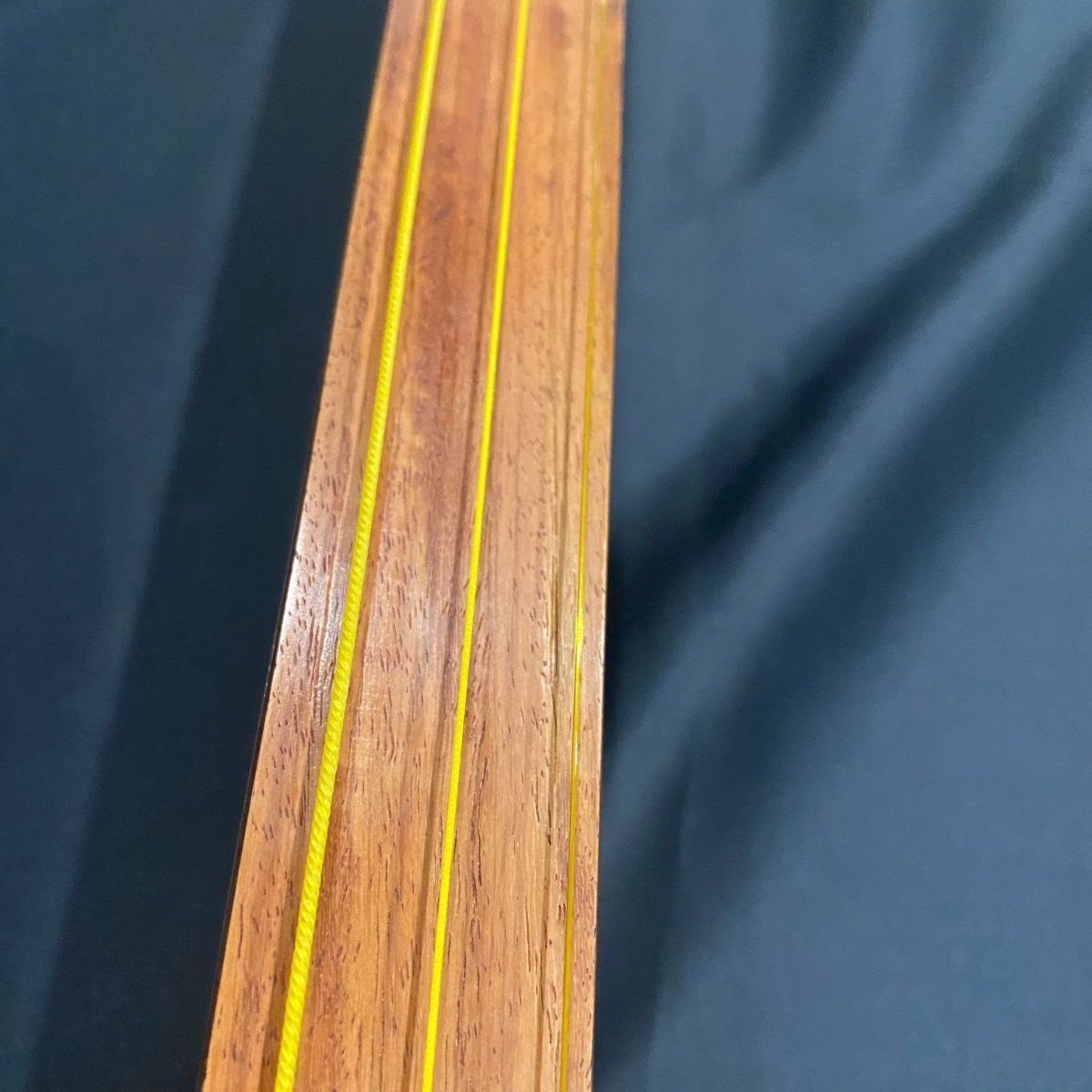 H018 ◉ 太棹 津軽三味線 < 花梨・三折 > 中古 / ケース付