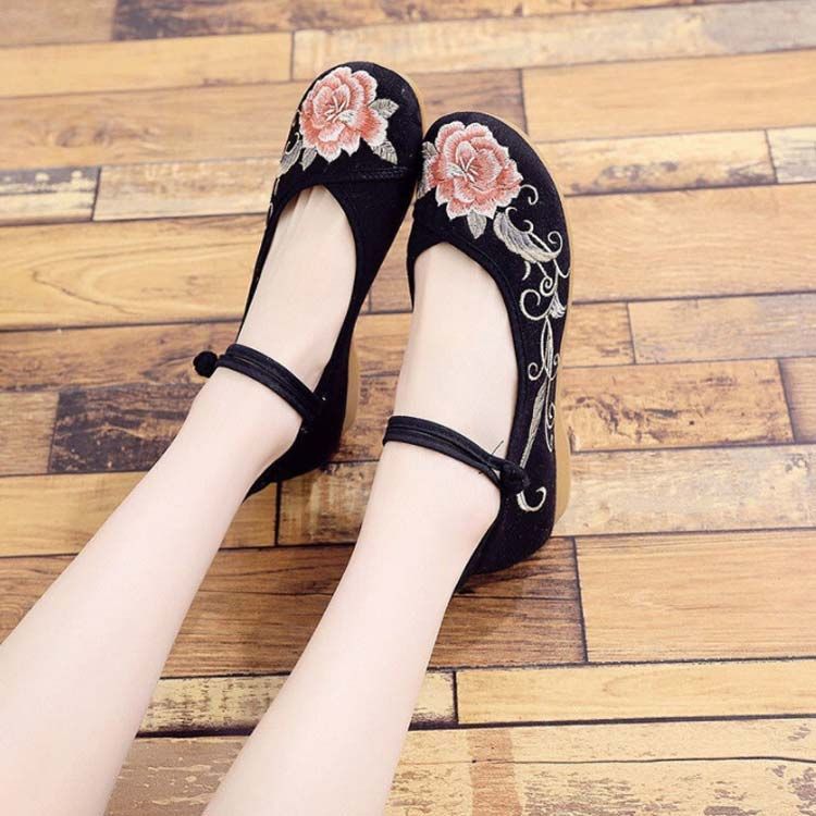 新品未使用⭐︎バンタンパリッシュ 花柄刺繍リボン付きパンプス レッド 23.5 新品未使用⭐︎バンタンパリッシュ 花柄刺繍リボン付きパンプス