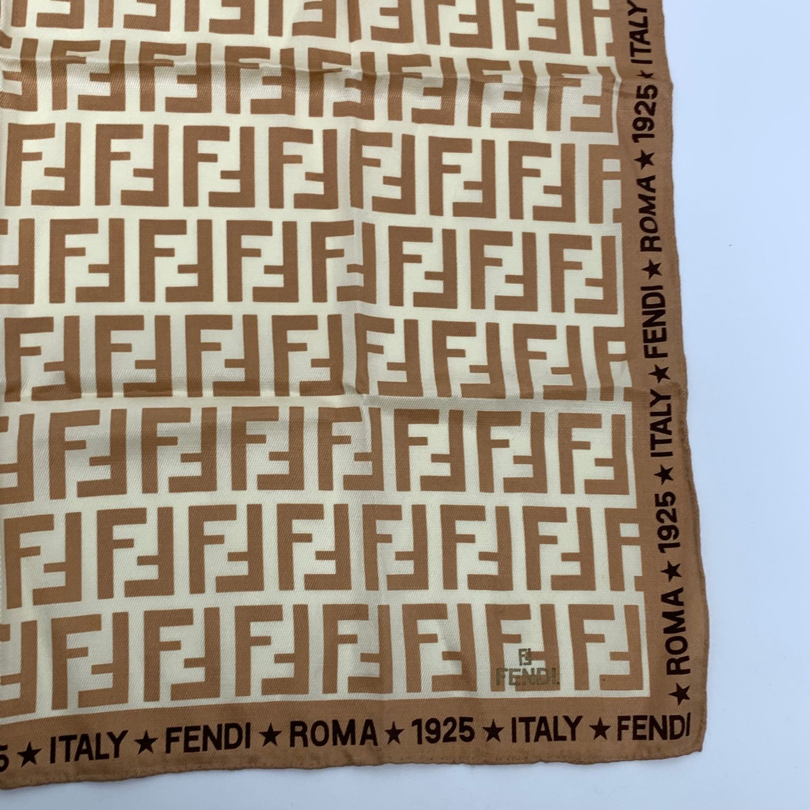 美品 FENDI フェンディ シルク スカーフ ズッカ柄 ブラウン