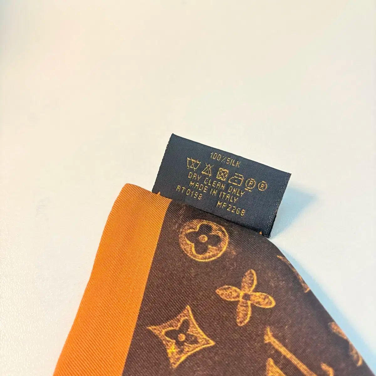 LOUIS VUITTON ルイヴィトンスカーフ バンドーLVワールド ブラウン