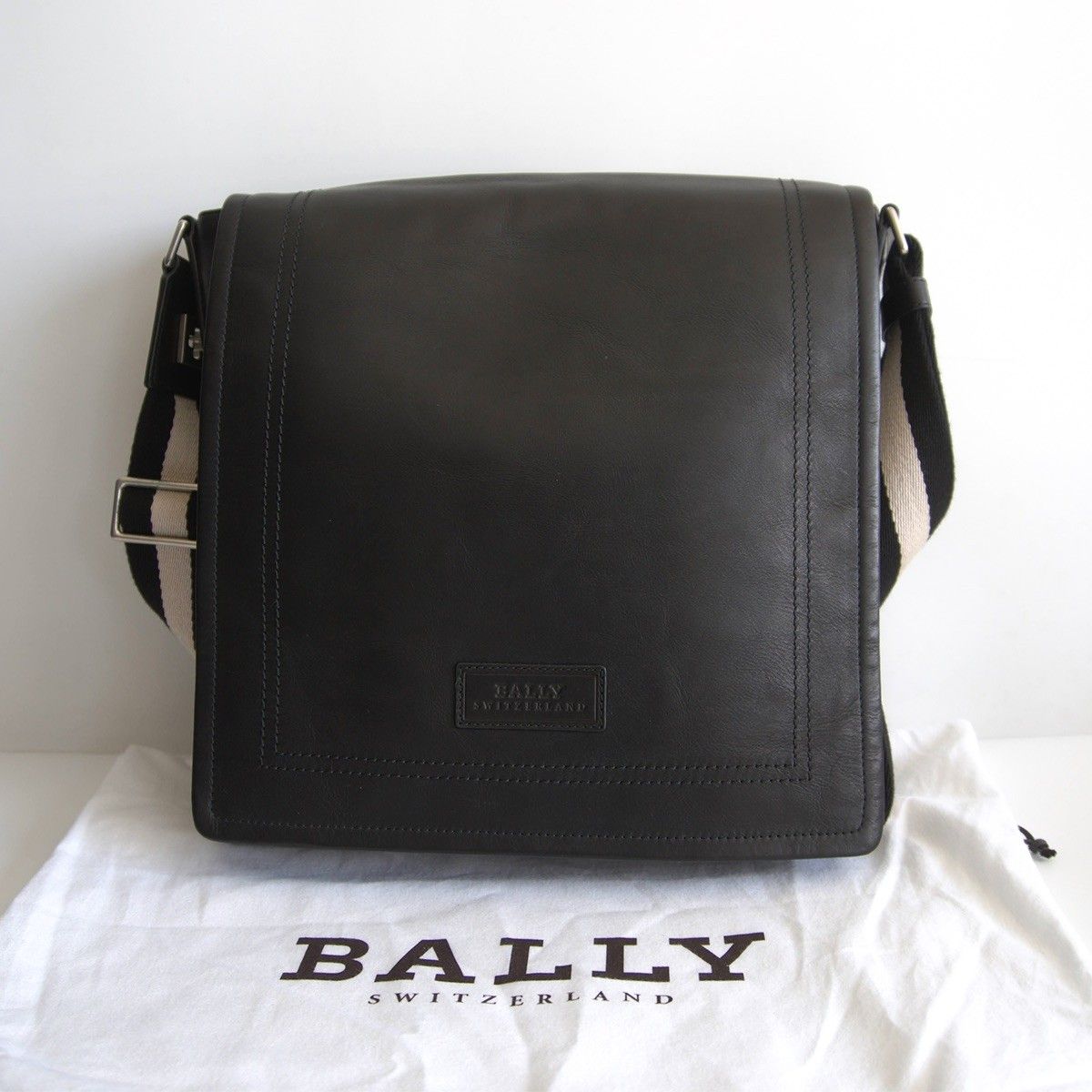 【美品】BALLY 【フラップ レザー ショルダーバッグ】ブラック トレインスポッティング バリー 25100512