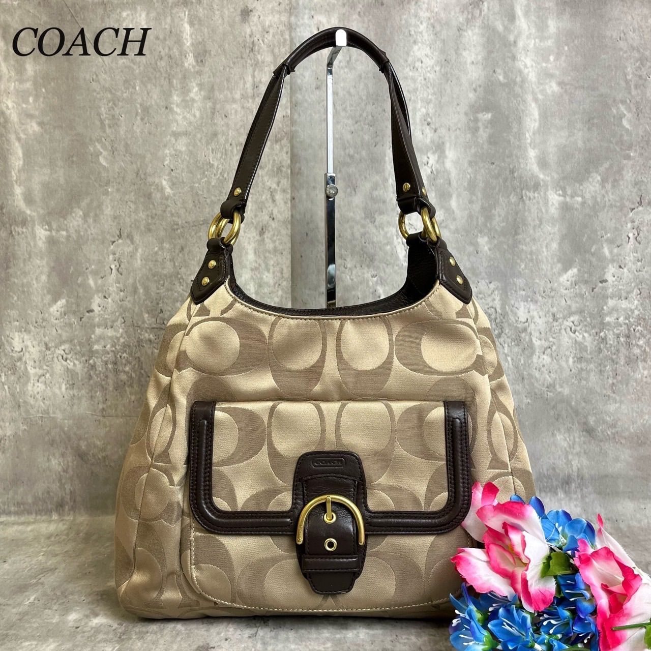 ✨良品✨ COACH コーチ ワンショルダーバッグ トートバッグ シグネチャー 総柄 フラップ バックル ゴールド金具 ナイロン レザー ロゴ型押し  ベージュ 肌色 ブラウン 茶色 - メルカリ