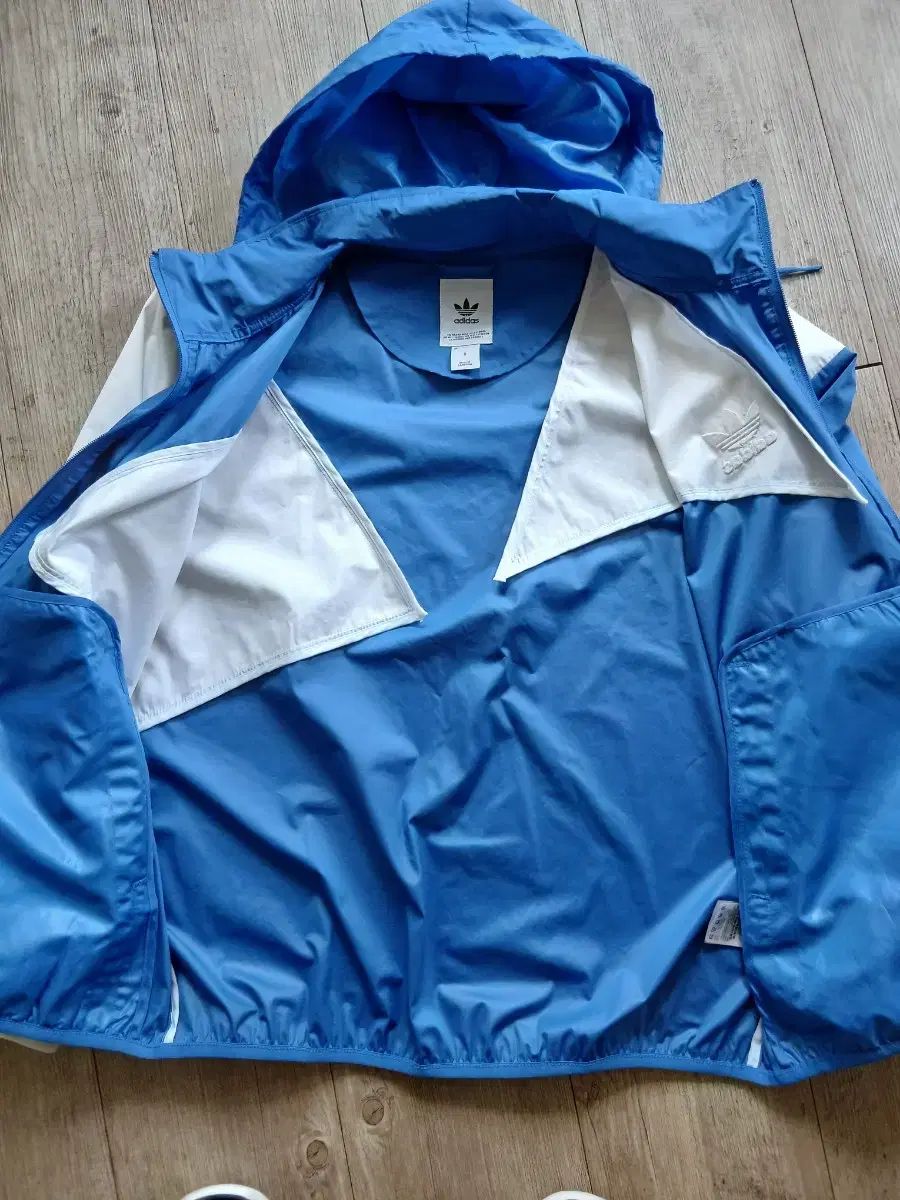 ウィンドブレーカー