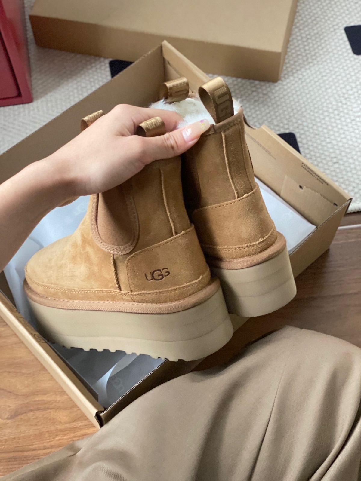 新品 UGG アグ ブーツ レディース チェルシー 厚底5cm - PIOK - メルカリ