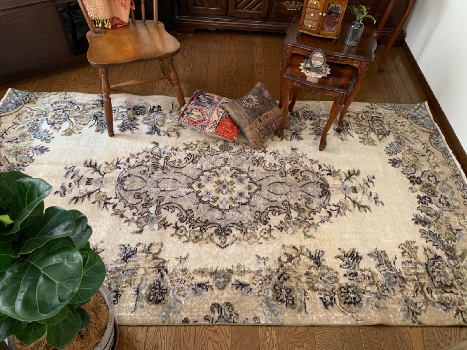 ヴィンテージラグ　トルコ　ボタニカルメダリオン　ベージュオーバーダイ　アナトリア ヴィンテージラグ トルコ ボタニカルメダリオン ベージュ