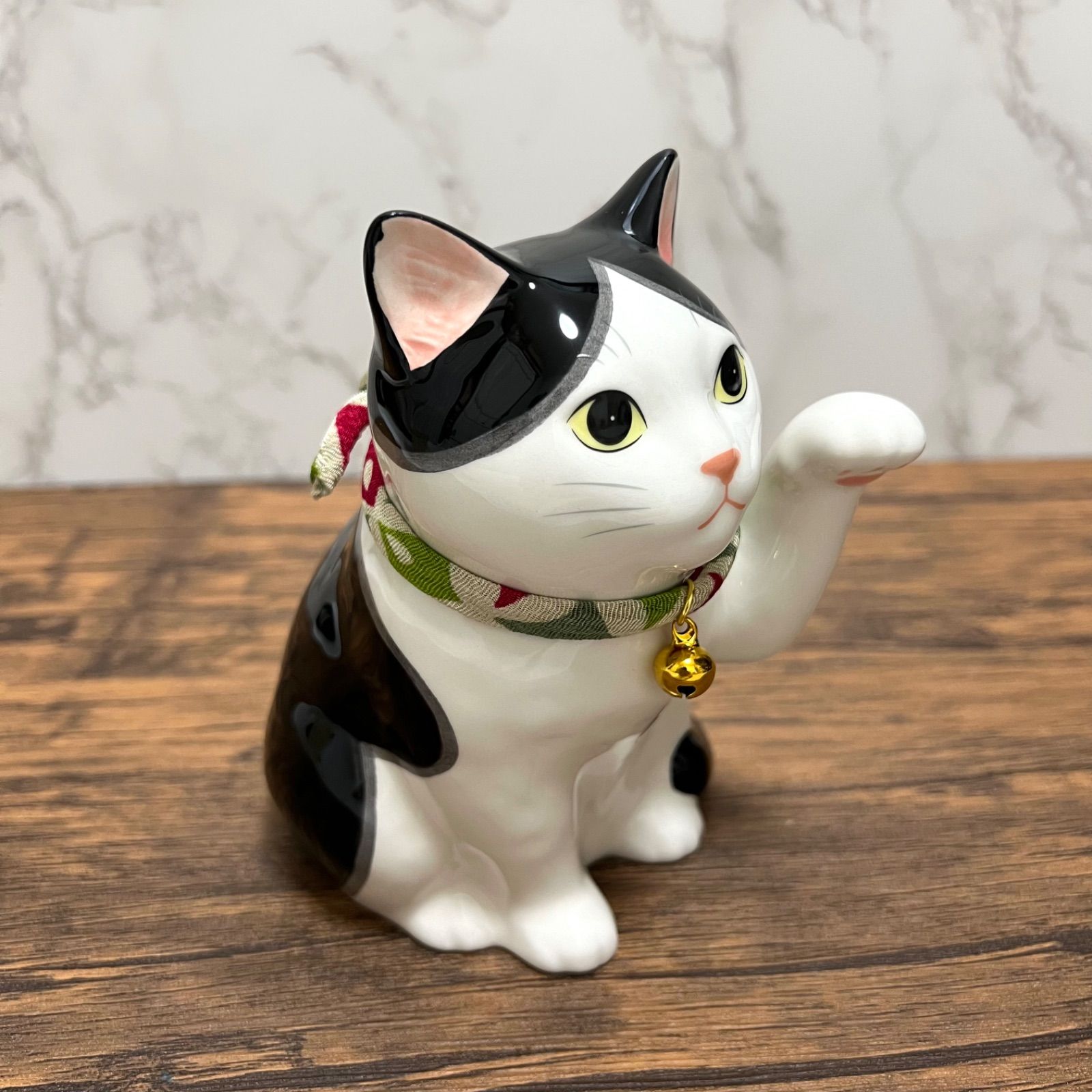 招き猫 置物 ハチワレ 陶器 縁起物 招き猫 うちの招き猫(ぶち) ブチ猫 ハチワレ 薬師窯 左手
