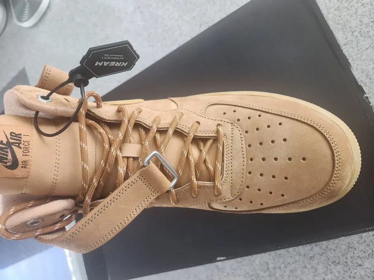 ナイキ エアフォース 1 ミッド 07 WB プラック フレックス