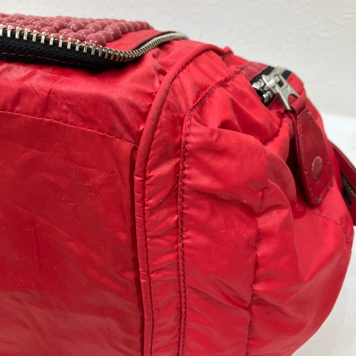 美品　DIESEL レッド ハンドバッグ ツイストを効かせたディーゼルの新作バッグが見逃せない