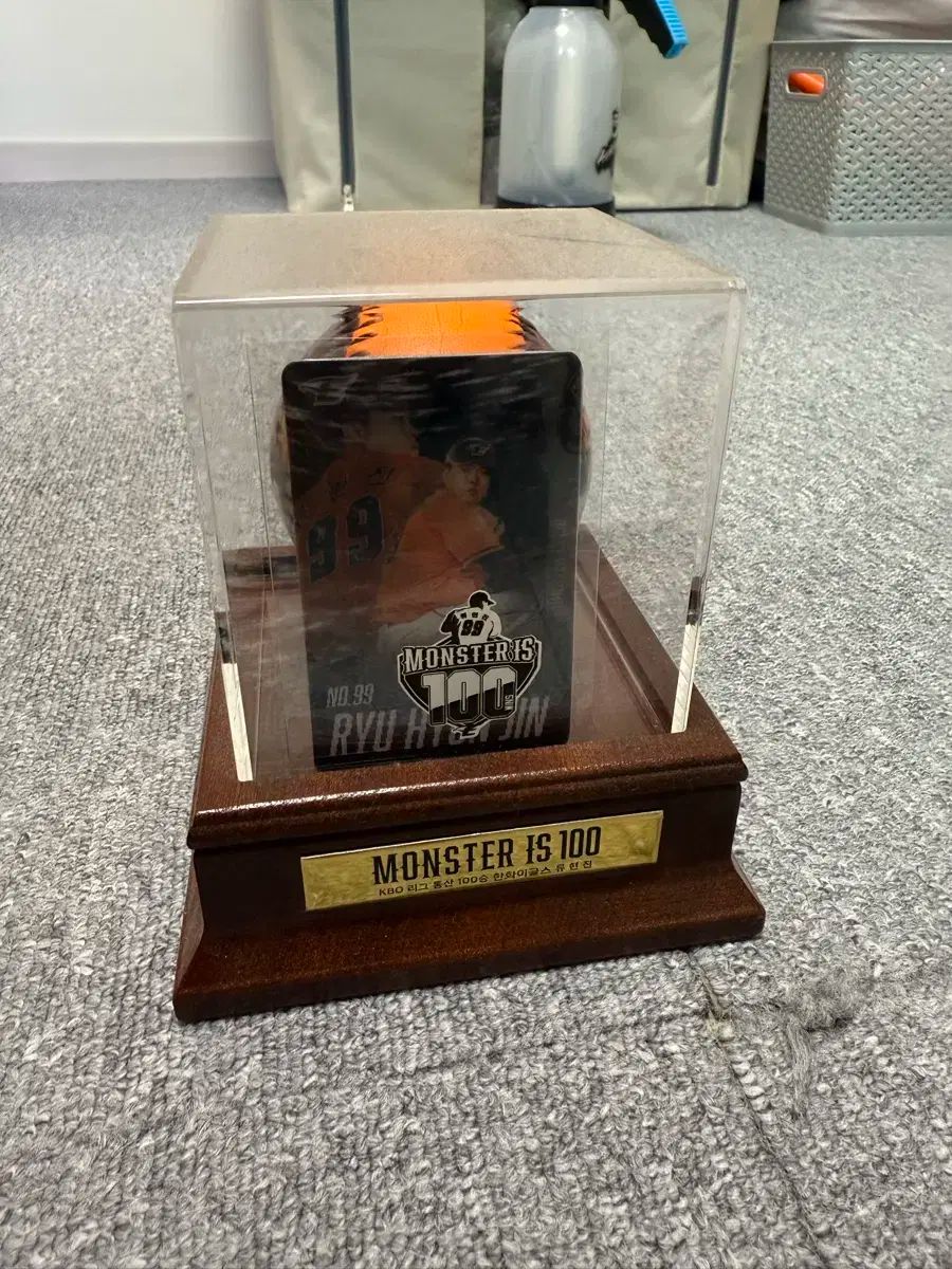 ヒョンジン HYUNJIN 100勝 記念 ボール ケース トレカ