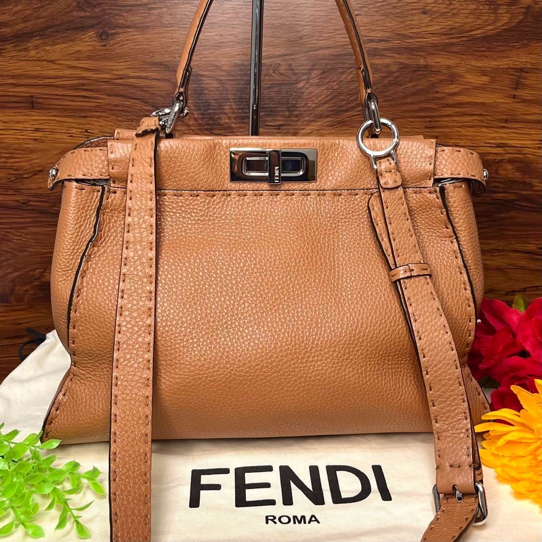 ⛄️超極美品⛄️フェンディFENDIセレリアピーカブーレギュラー  
