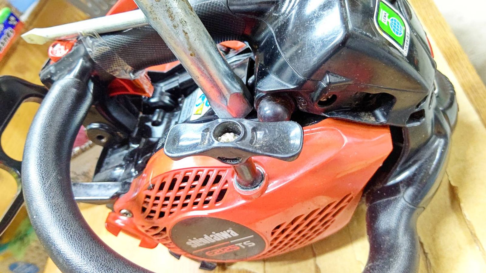 h4607 新ダイワ エンジンチェーンソー 切断機 E2125TS h4607 新ダイワ エンジンチェーンソー 切断機 E2125TS - メルカリ