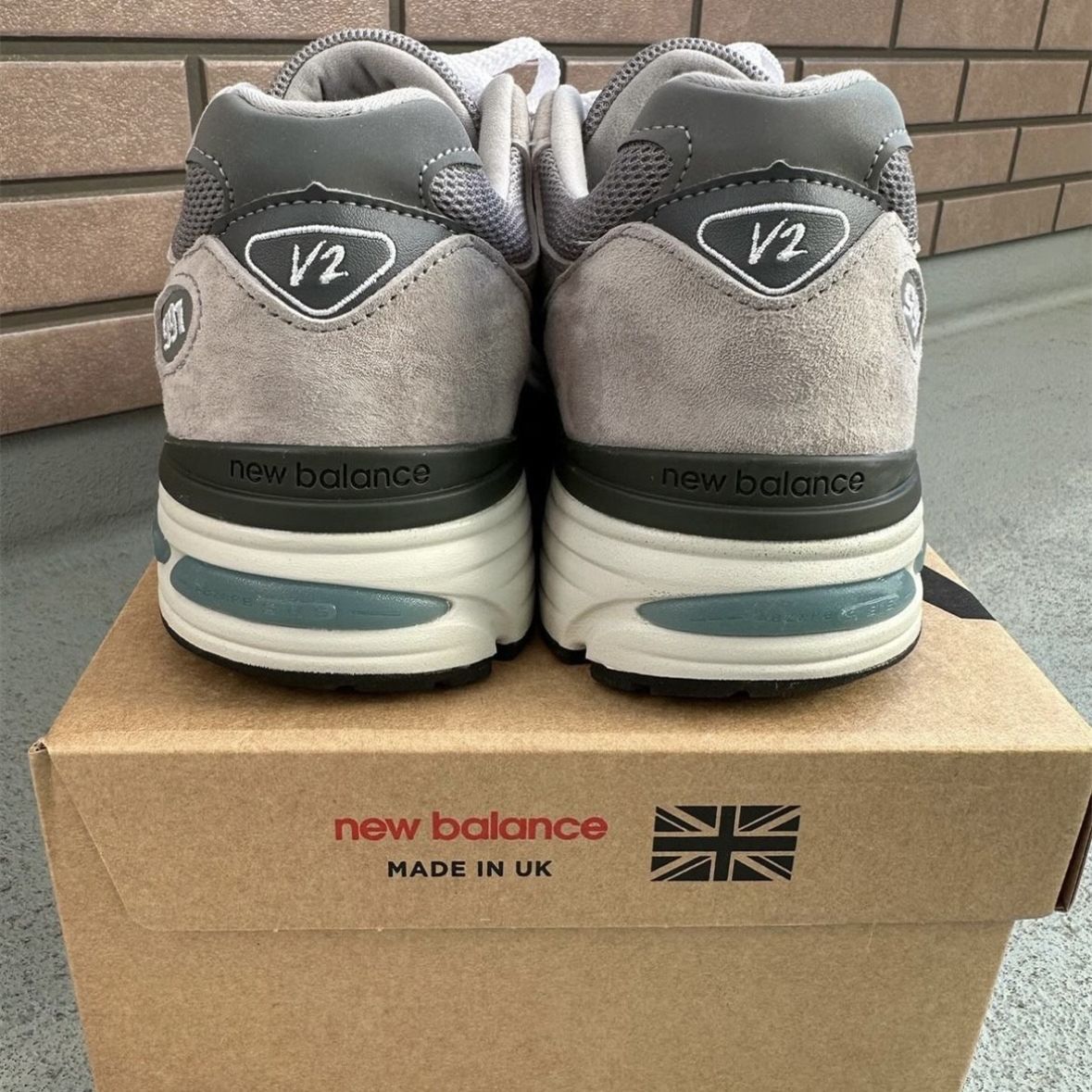 ニューバランス 991V2 グレー 男女兼用のスポーツシューズNew Balance 991V2 Gray