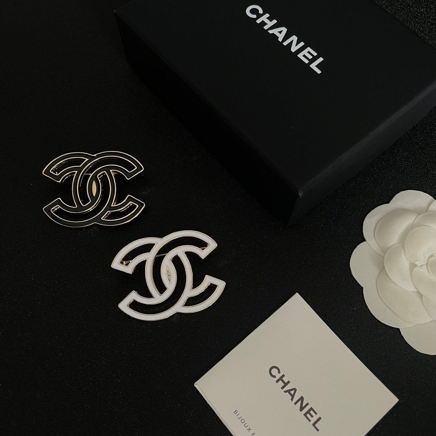 今日特価】CHANEL 最新モデル ブローチ レディース ファッション