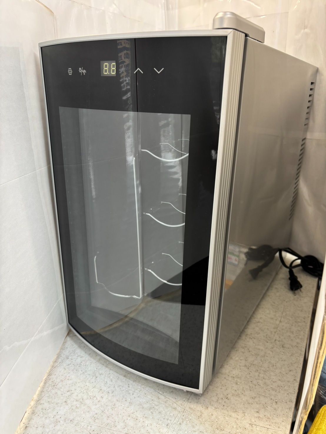 s*m様 ワインセラー 最大8本収納 半導体冷却PSE認証 s*m様 ワインセラー 最大8本収納 半導体冷却PSE認証 s*