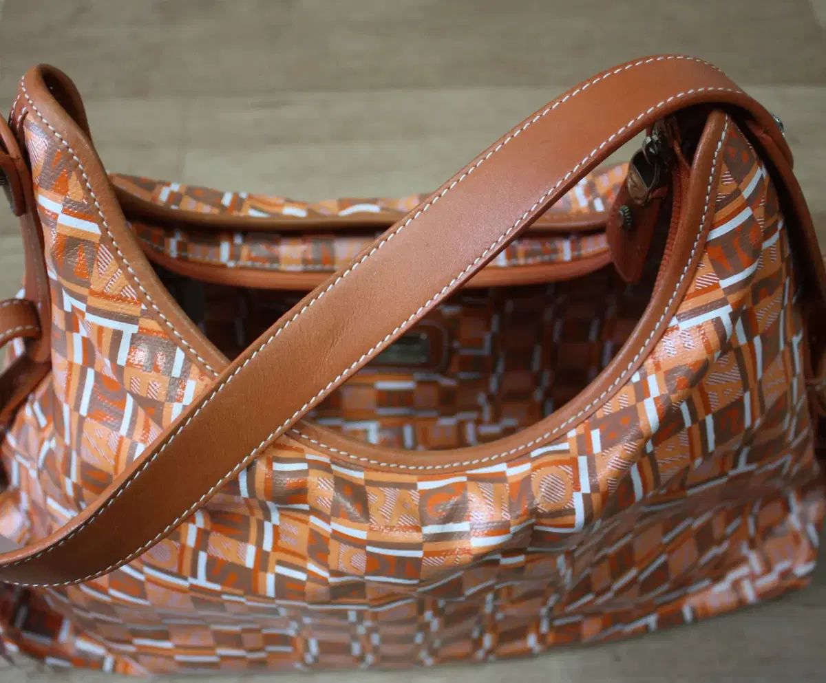 B オファー ー 10235 /ペレガモ 正規品 女性用 ショルダーバッグ